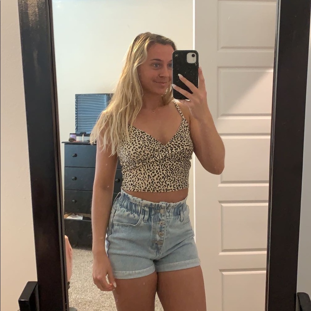 Flattering Cropped Cheetah Tank